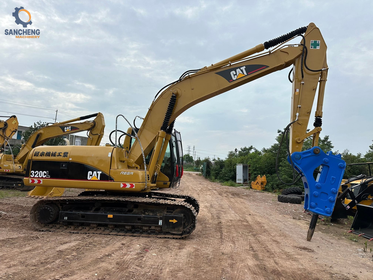 CAT 320CL crawler excavator with hammer - Crawler excavator: picture 1 CAT 320CL crawler excavator with hammer - Crawler excavator: picture 1