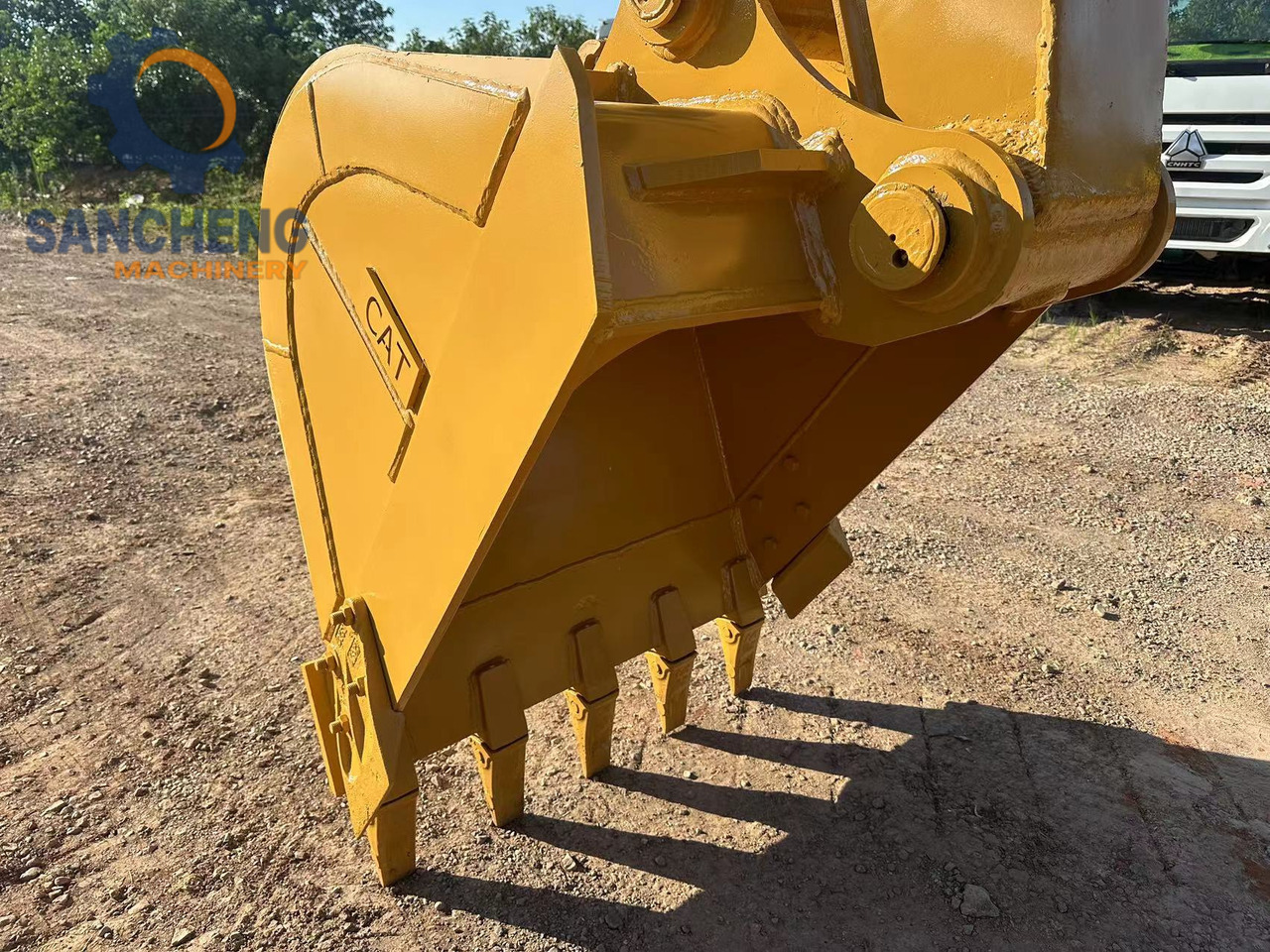 Crawler excavator CATERPILLAR 320B: picture 11