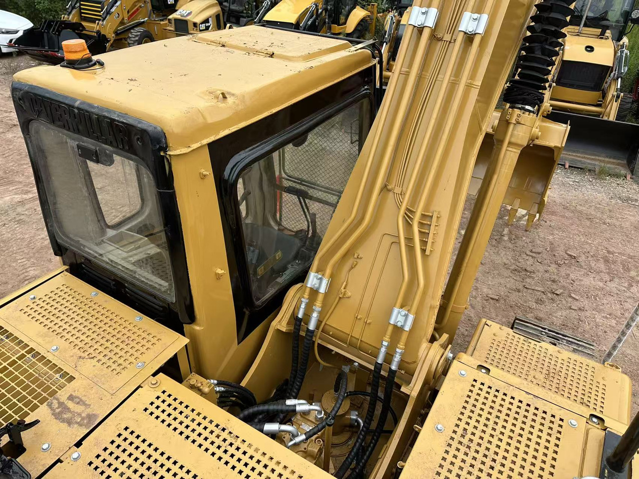 CATERPILLAR 320BL crawler excavator - Excavator: picture 3 CATERPILLAR 320BL crawler excavator - Excavator: picture 3