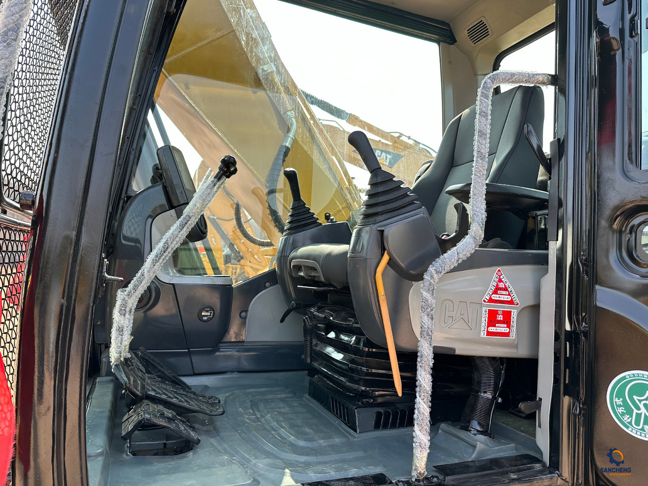 Crawler excavator CATERPILLAR 320D2L: picture 11