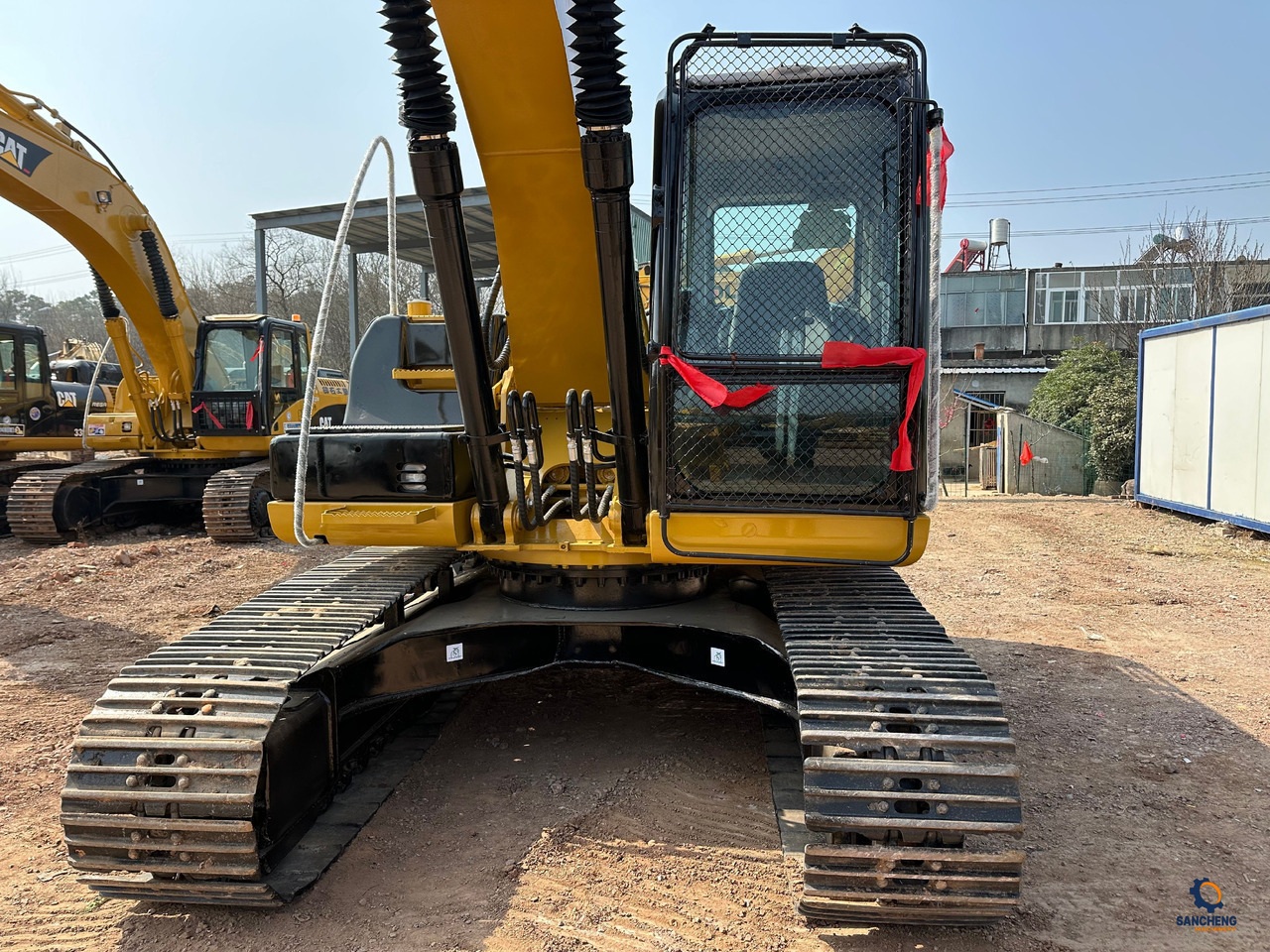 Crawler excavator CATERPILLAR 320D2L: picture 7