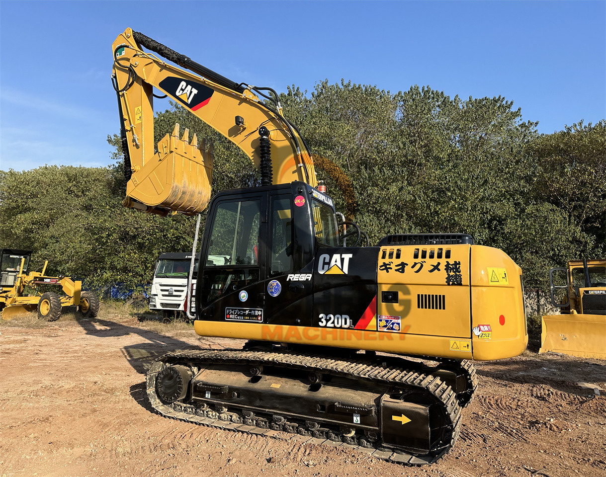 Crawler excavator CATERPILLAR 320DL: picture 10