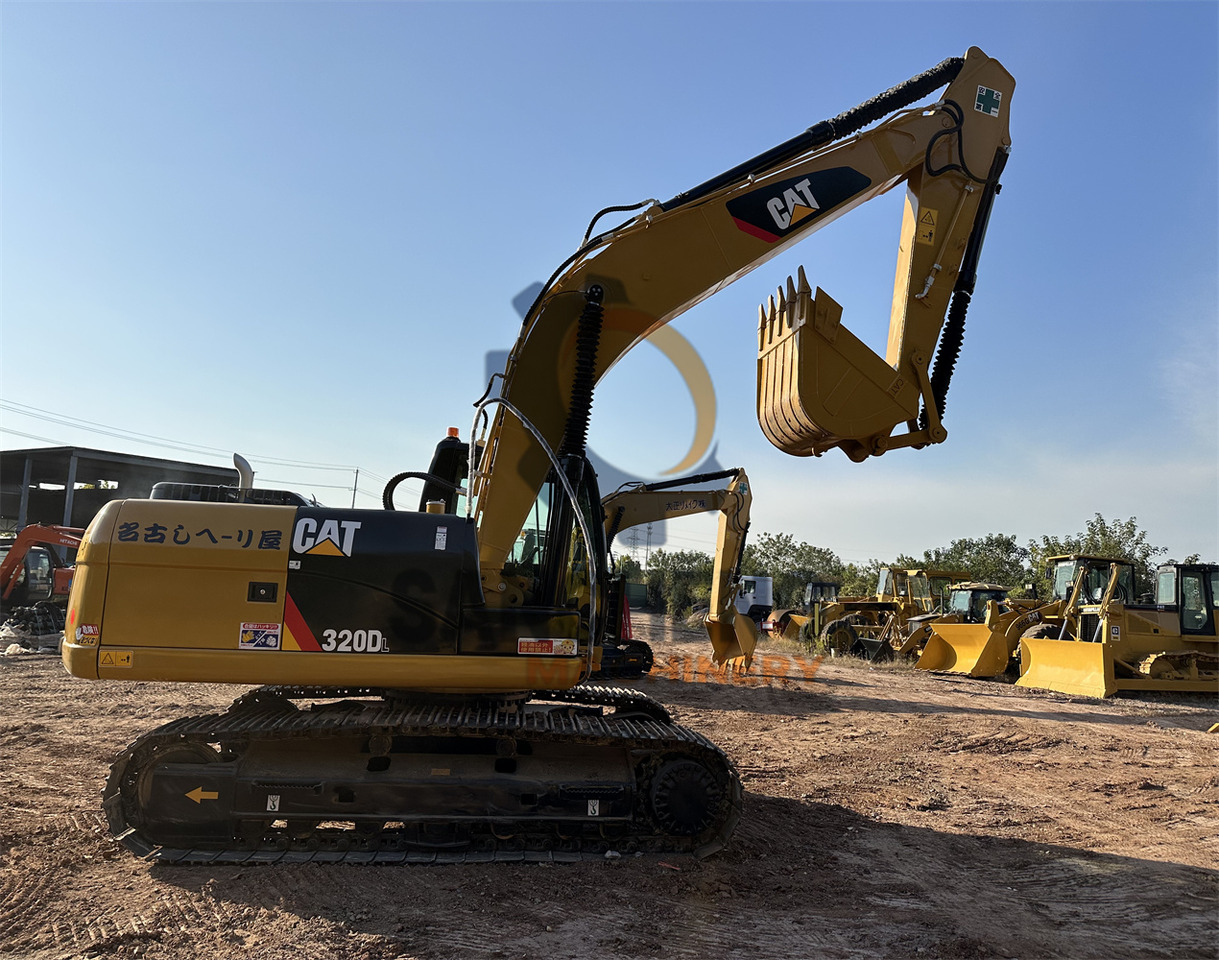 Crawler excavator CATERPILLAR 320DL: picture 9