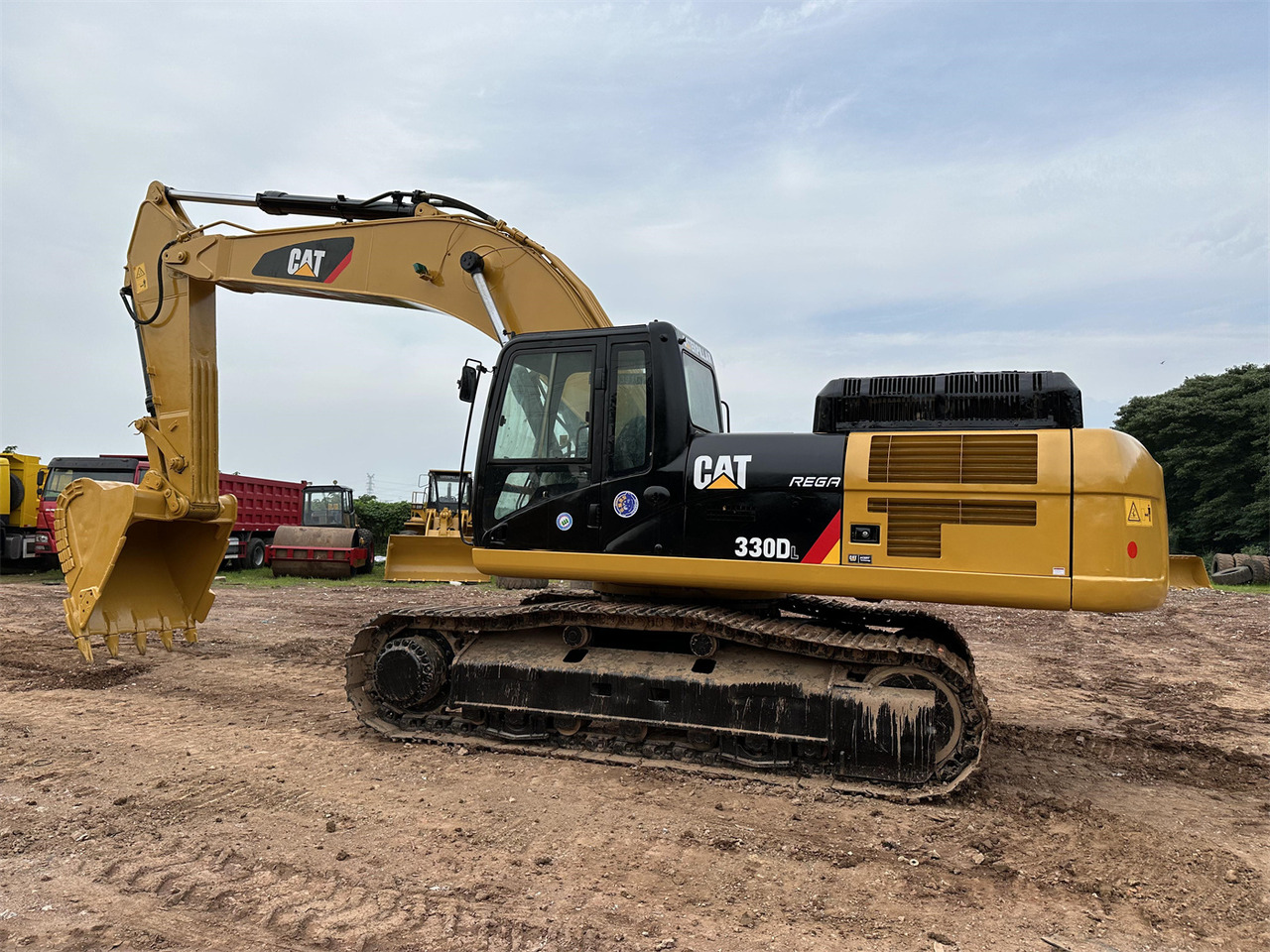 Crawler excavator CATERPILLAR 330DL: picture 8