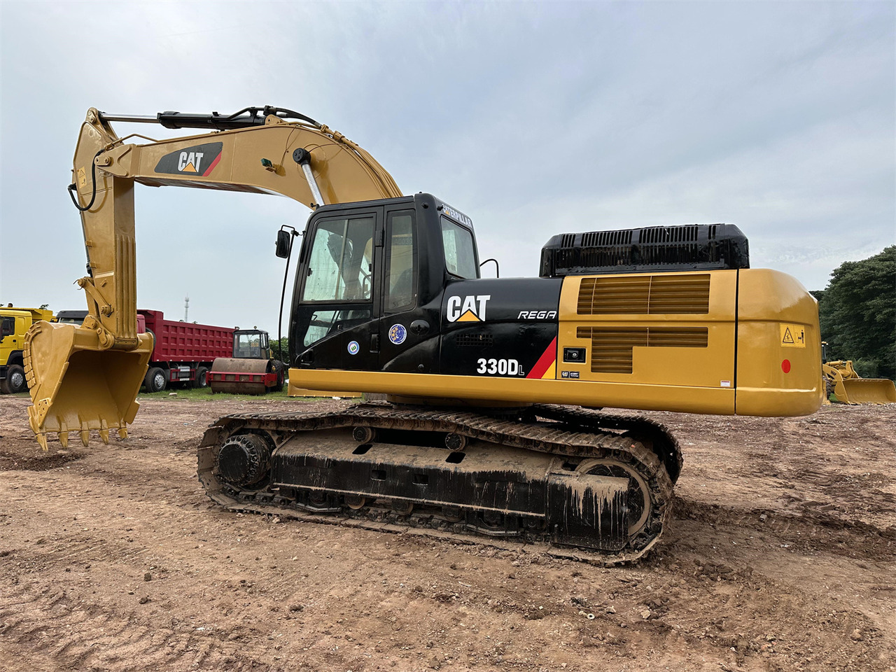 Crawler excavator CATERPILLAR 330DL: picture 11