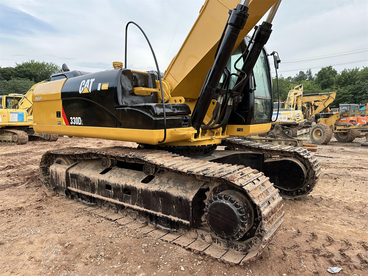 Crawler excavator CATERPILLAR 330DL: picture 6