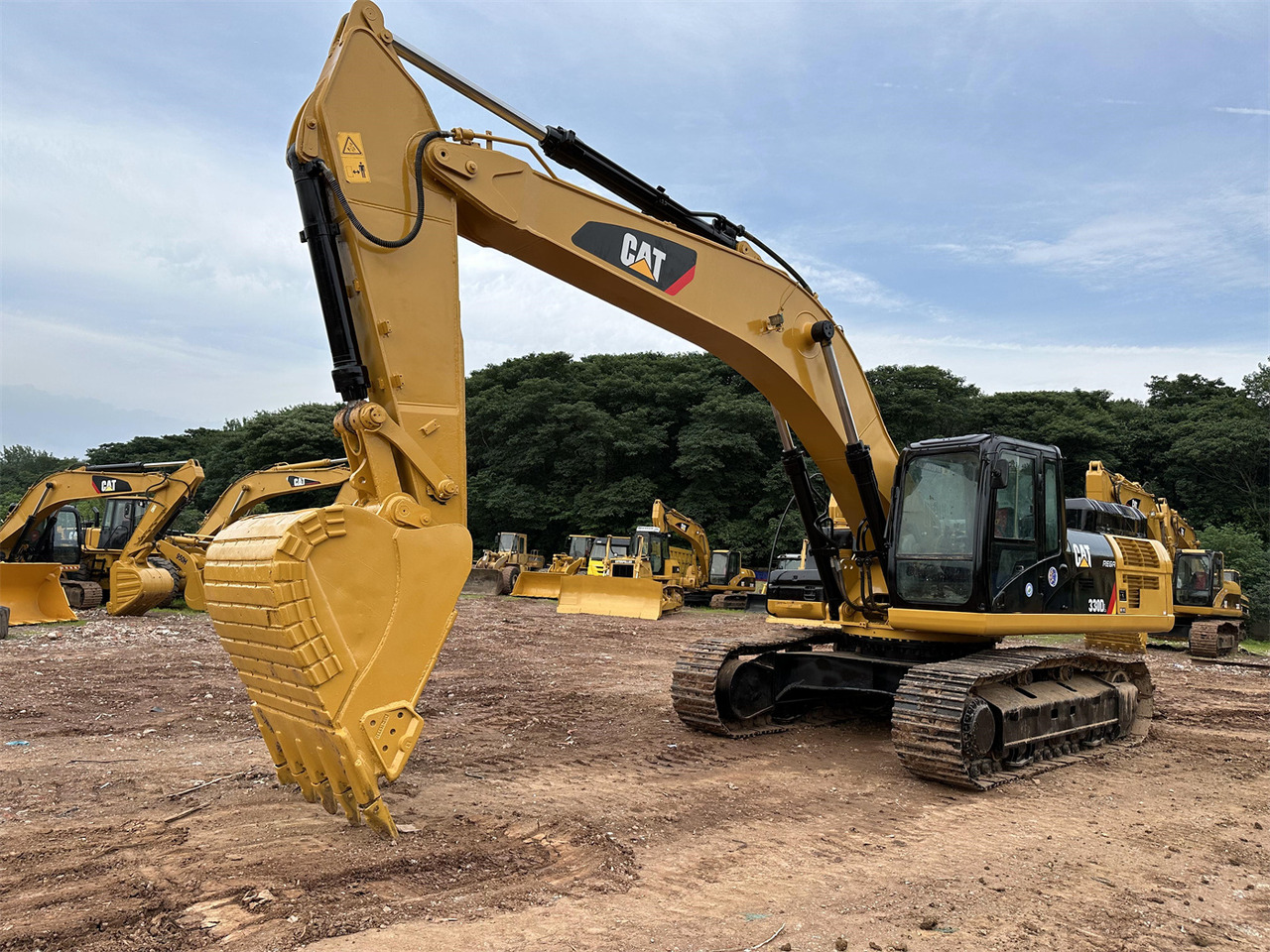 Crawler excavator CATERPILLAR 330DL: picture 9