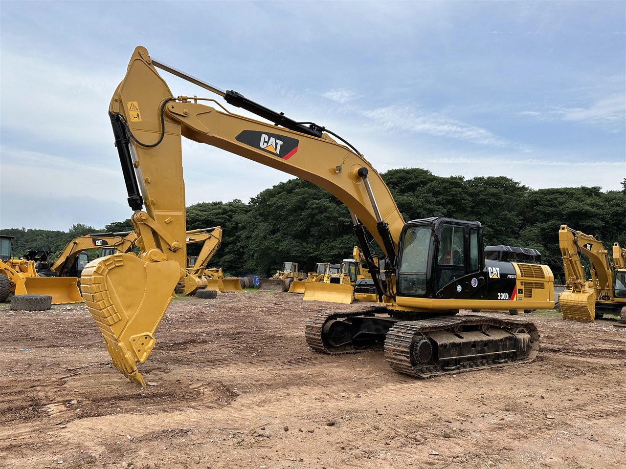 Crawler excavator CATERPILLAR 330DL: picture 10