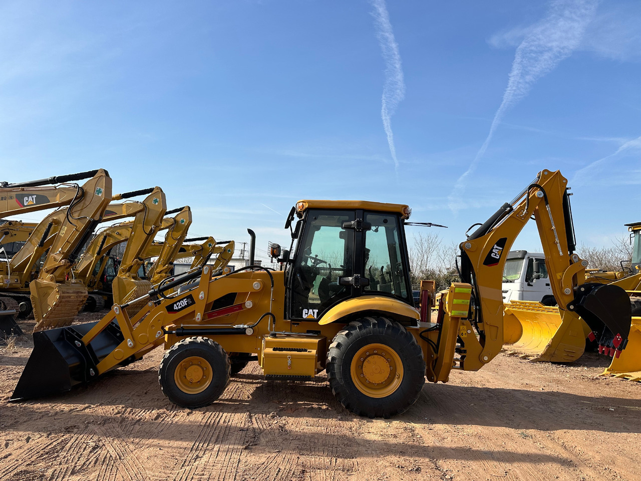 New Backhoe loader CATERPILLAR 420F2: picture 7