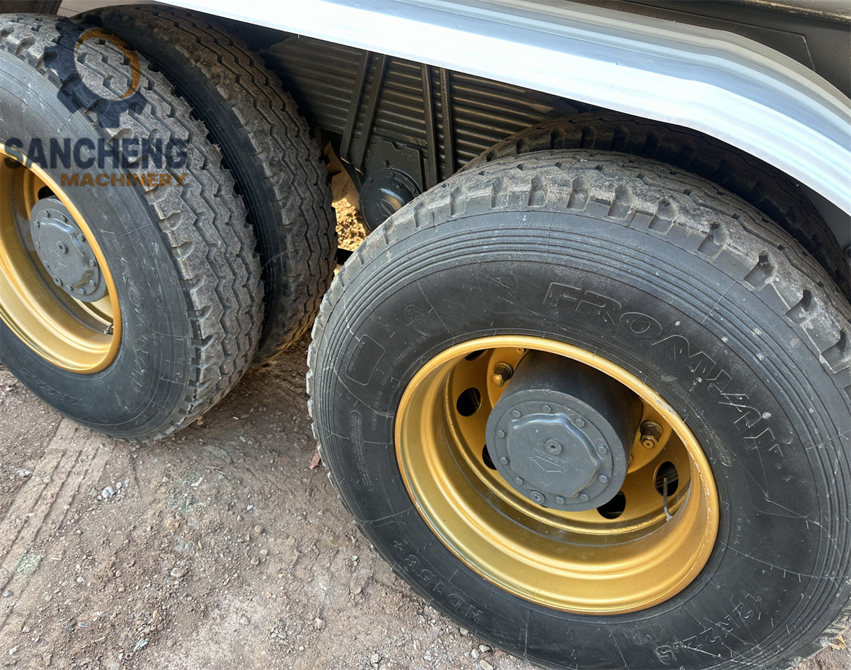 SINOTRUK HOWO 371 6x4 Water Tanker Truck - Tank truck: picture 5 SINOTRUK HOWO 371 6x4 Water Tanker Truck - Tank truck: picture 5