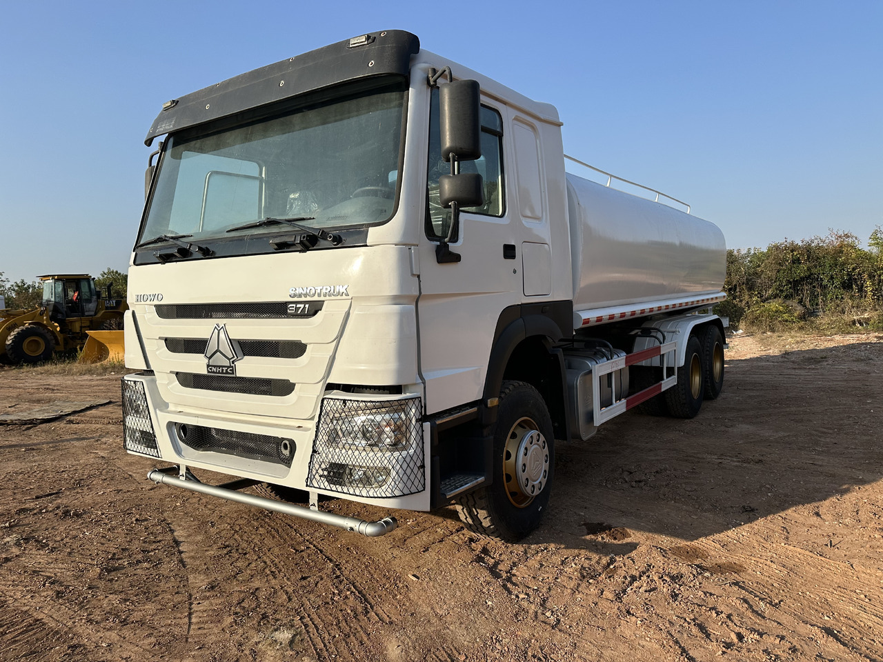 SINOTRUK HOWO 371 Water Tanker Truck - Tank truck: picture 2 SINOTRUK HOWO 371 Water Tanker Truck - Tank truck: picture 2