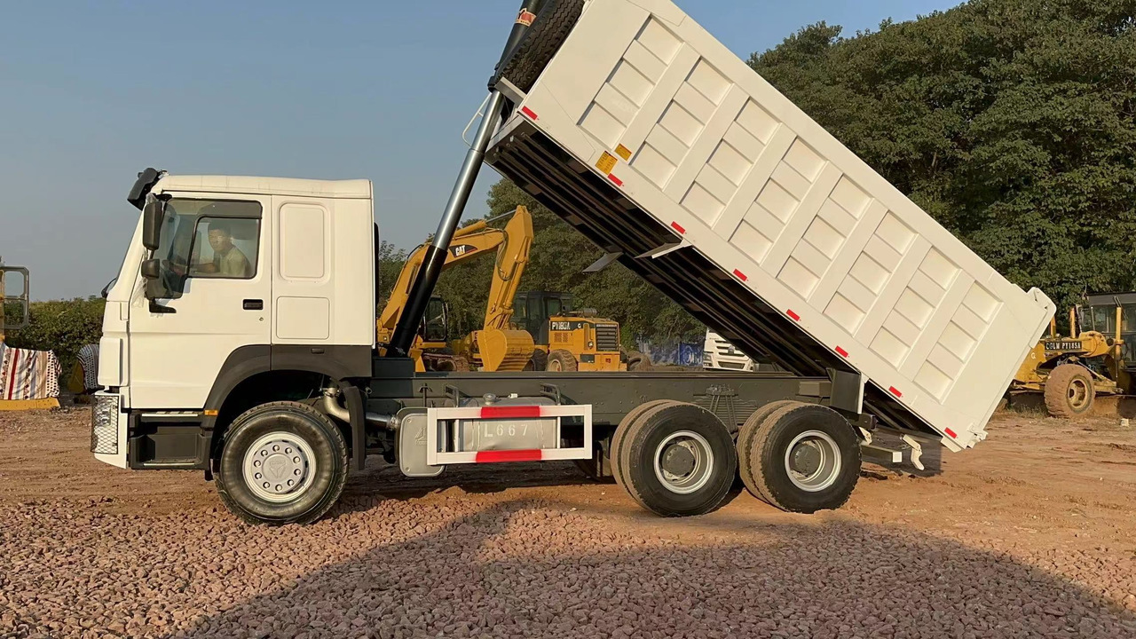 SINOTRUK HOWO HOWO 371 6x4 - Tipper: picture 4 SINOTRUK HOWO HOWO 371 6x4 - Tipper: picture 4