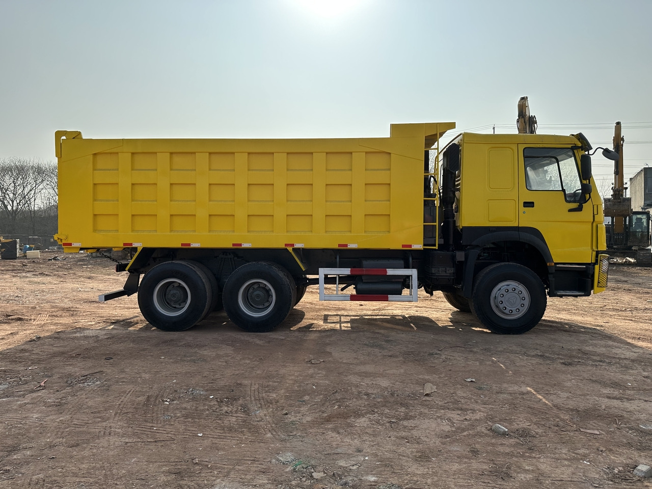 SINOTRUK Howo Dump truck 371hp - Tipper: picture 5 SINOTRUK Howo Dump truck 371hp - Tipper: picture 5