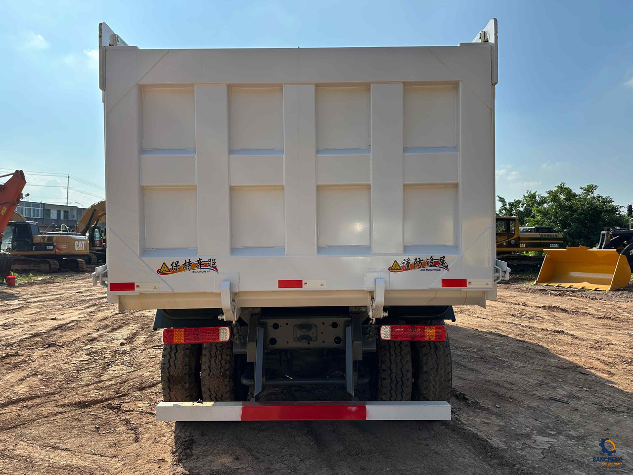 Sinotruk HOWO 400HP With Bumper 6X4 - Tipper: picture 5 Sinotruk HOWO 400HP With Bumper 6X4 - Tipper: picture 5