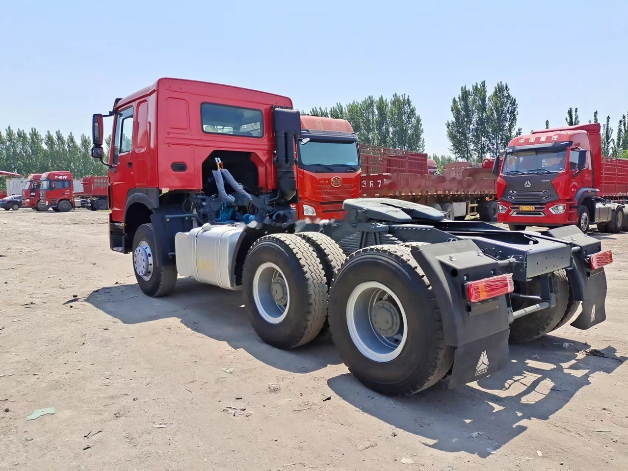 SINOTRUK Howo tractor unit 420 - Tractor unit: picture 3 SINOTRUK Howo tractor unit 420 - Tractor unit: picture 3