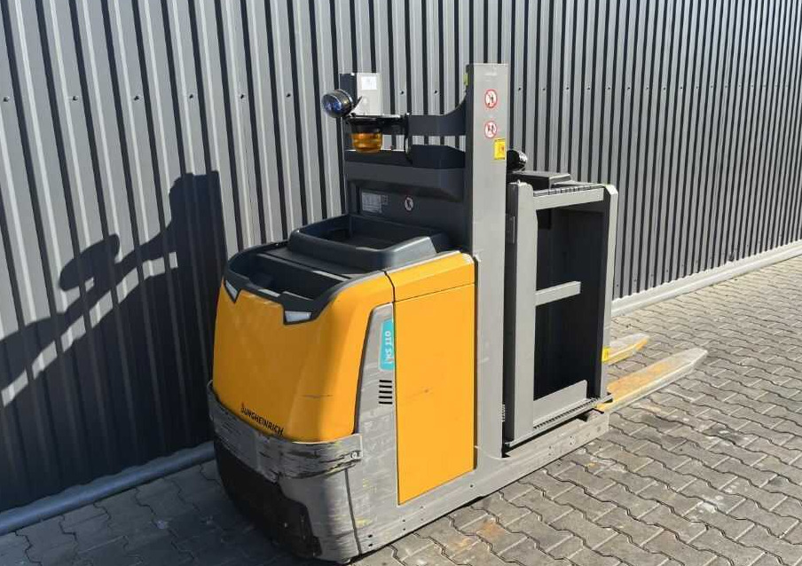 Jungheinrich EKS110 - Order picker: picture 1 Jungheinrich EKS110 - Order picker: picture 1