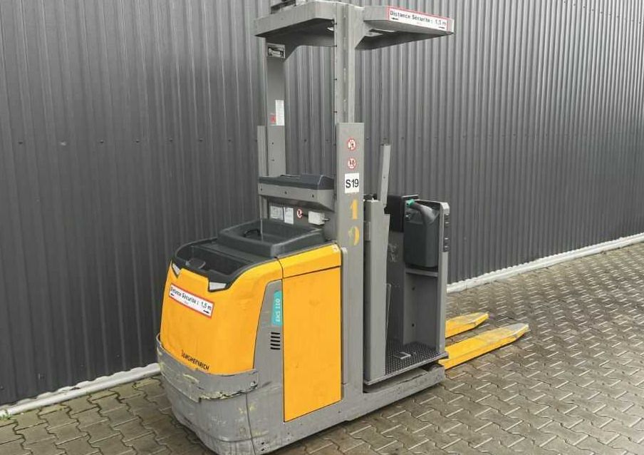 Jungheinrich EKS110 - Order picker: picture 1 Jungheinrich EKS110 - Order picker: picture 1