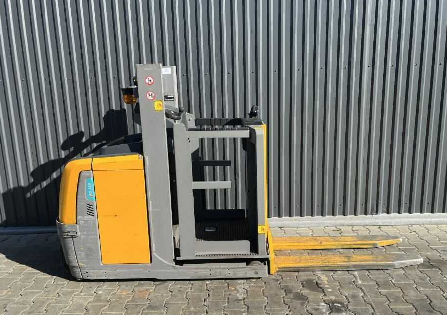 Jungheinrich EKS110 - Order picker: picture 2 Jungheinrich EKS110 - Order picker: picture 2