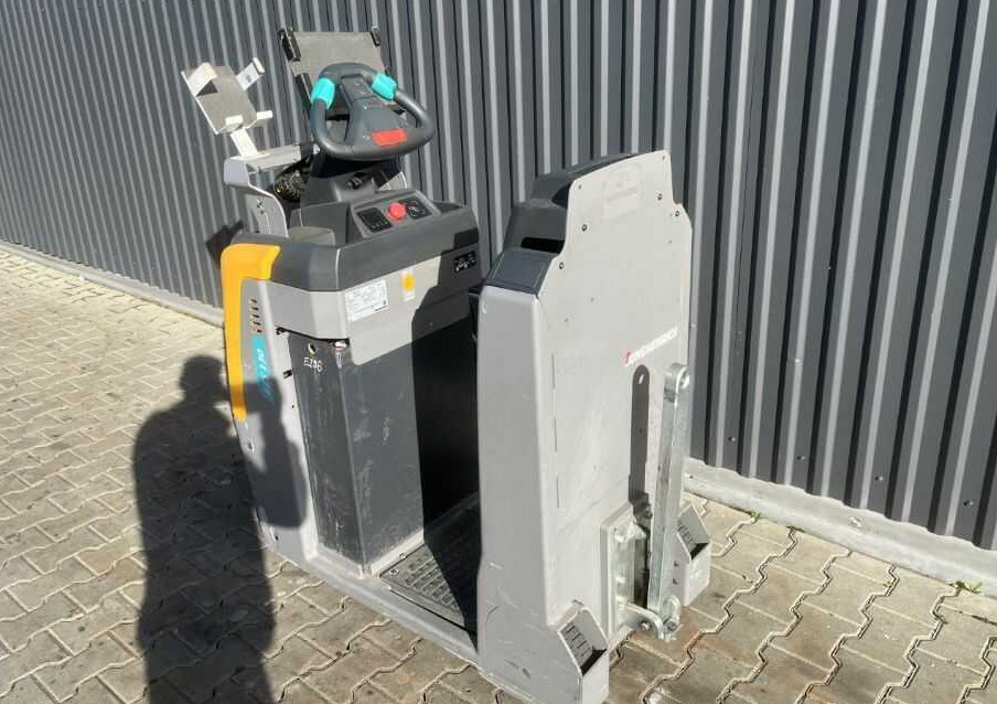 Jungheinrich EZS130 - Tow tractor: picture 3 Jungheinrich EZS130 - Tow tractor: picture 3