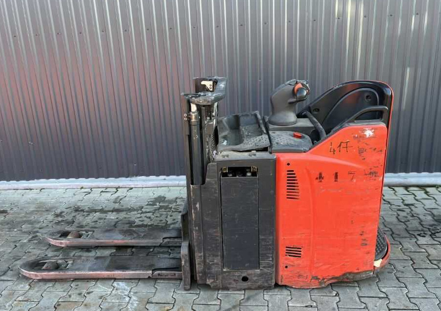 Linde D12HPSP - Stacker: picture 2 Linde D12HPSP - Stacker: picture 2
