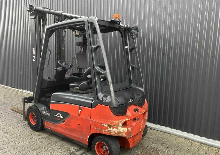 Linde E30L-01 - Electric forklift: picture 3 Linde E30L-01 - Electric forklift: picture 3