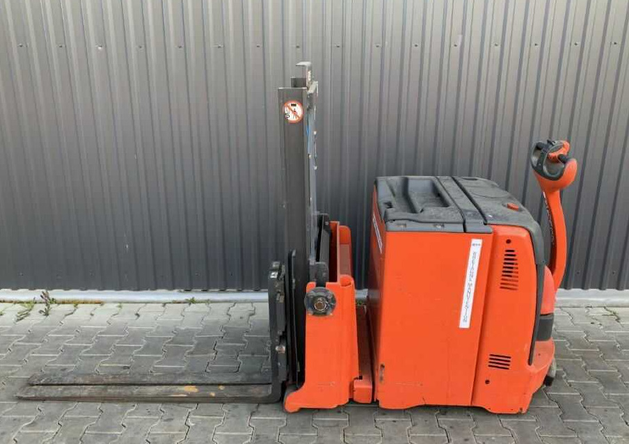Linde L06AC - Stacker: picture 2 Linde L06AC - Stacker: picture 2