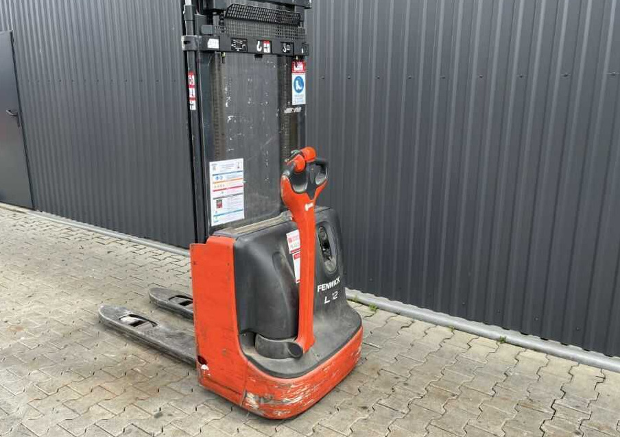 Linde L12 - Stacker: picture 3 Linde L12 - Stacker: picture 3