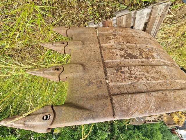 Case 988 - Bucket: picture 5 Case 988 - Bucket: picture 5