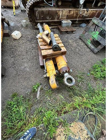 Liebherr R954CHD Li - Cylinder block: picture 2 Liebherr R954CHD Li - Cylinder block: picture 2