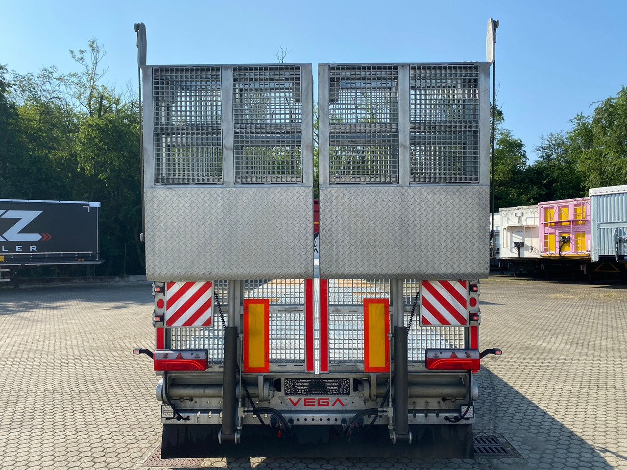 3 AXLE LOWBED (VEGA ITALIANO) - Low loader semi-trailer: picture 3 3 AXLE LOWBED (VEGA ITALIANO) - Low loader semi-trailer: picture 3
