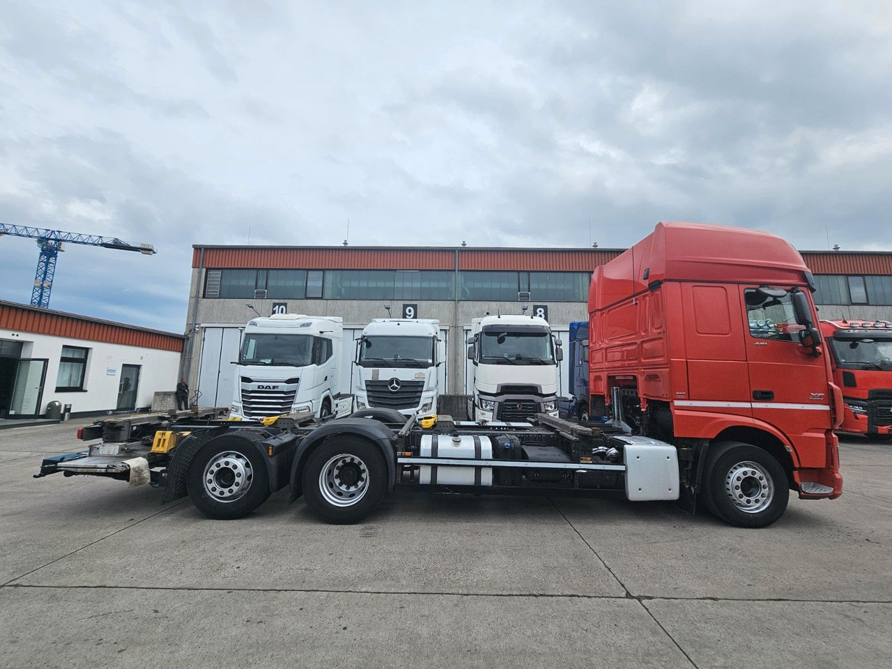 DAF XF 440 FAR * MUTLI * 2X TANK * RETARDER * STANDH - Container transporter/ Swap body truck: picture 4 DAF XF 440 FAR * MUTLI * 2X TANK * RETARDER * STANDH - Container transporter/ Swap body truck: picture 4