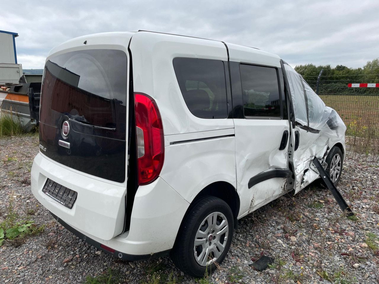 Fiat Doblo Maxi 1.6 M-Jet Euro6 Klima ZV - Passenger van: picture 3 Fiat Doblo Maxi 1.6 M-Jet Euro6 Klima ZV - Passenger van: picture 3