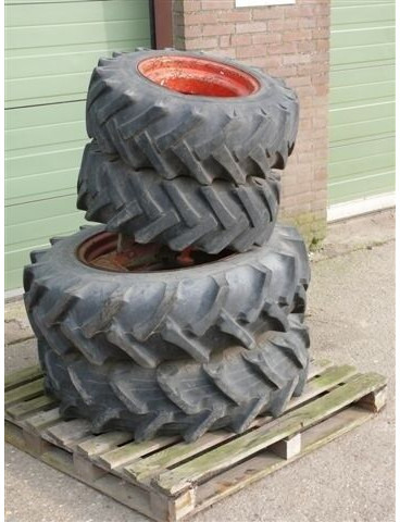 SET dubbbel lucht 12.4 x 32 - Wheels and tires: picture 1 SET dubbbel lucht 12.4 x 32 - Wheels and tires: picture 1