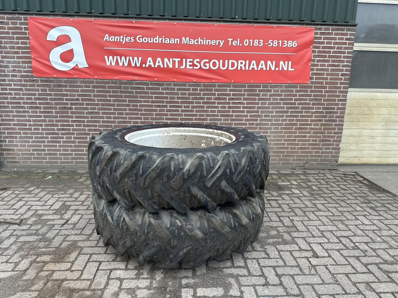 SET dubbelluchtbanden 16.9x38 - Gebruikt - Wheels and tires: picture 1 SET dubbelluchtbanden 16.9x38 - Gebruikt - Wheels and tires: picture 1