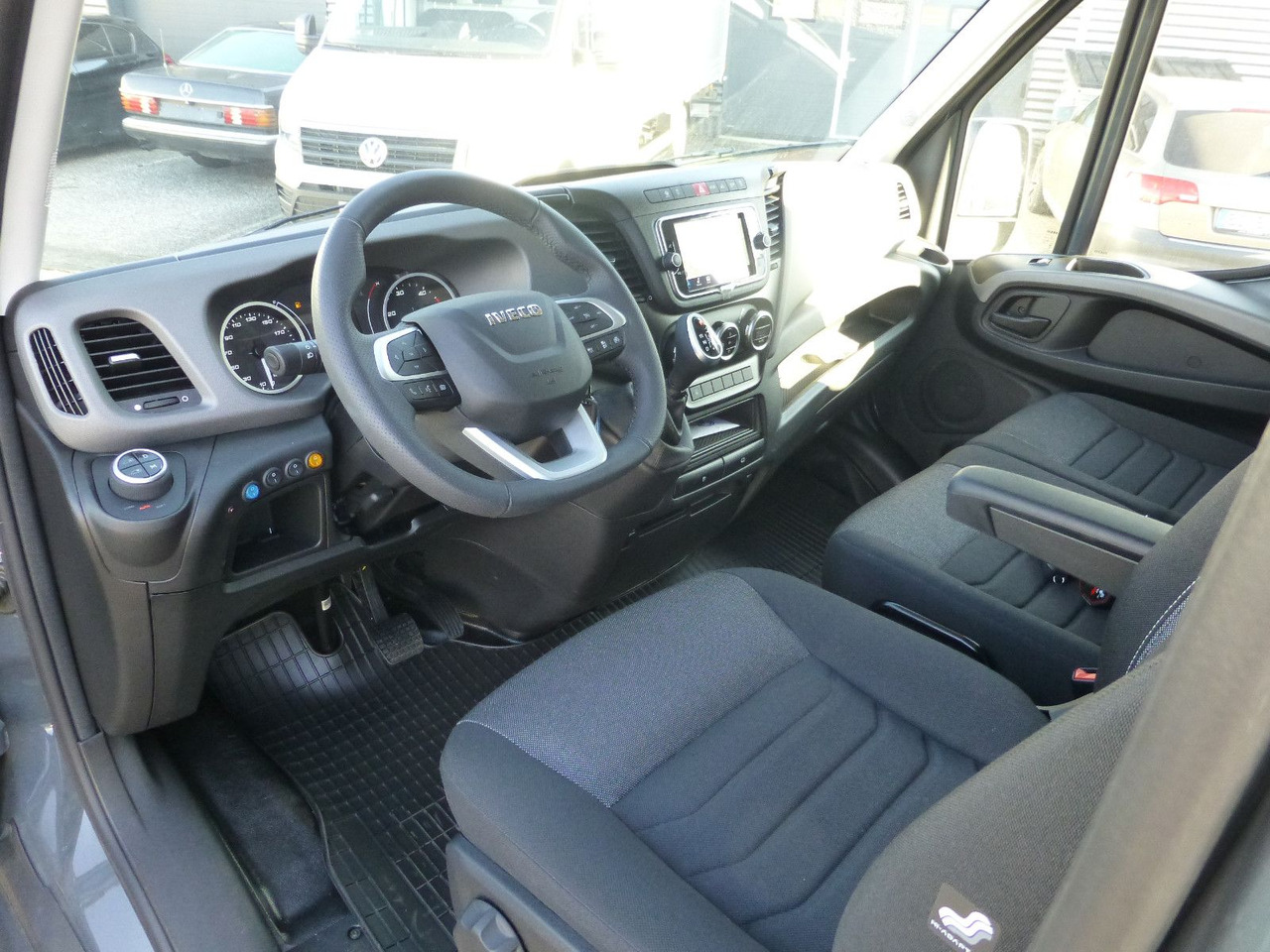 Tow truck Iveco Daily 35S18 Autotransporter  NAVI Schlafkabine: picture 14