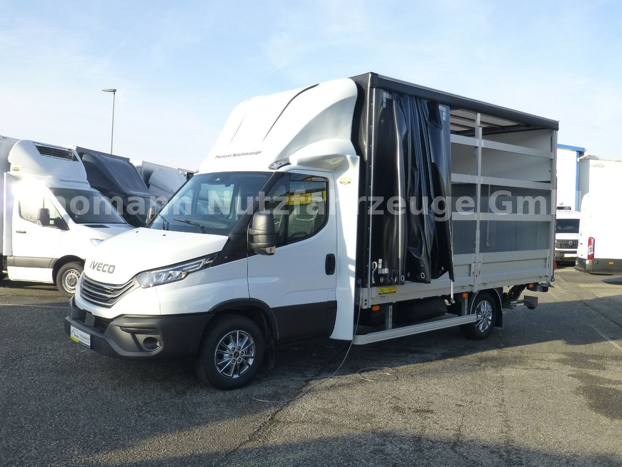 Iveco Daily 35S18 Pritsche Plane LBW Navi/ACC Tempomat - Curtain side van: picture 1 Iveco Daily 35S18 Pritsche Plane LBW Navi/ACC Tempomat - Curtain side van: picture 1