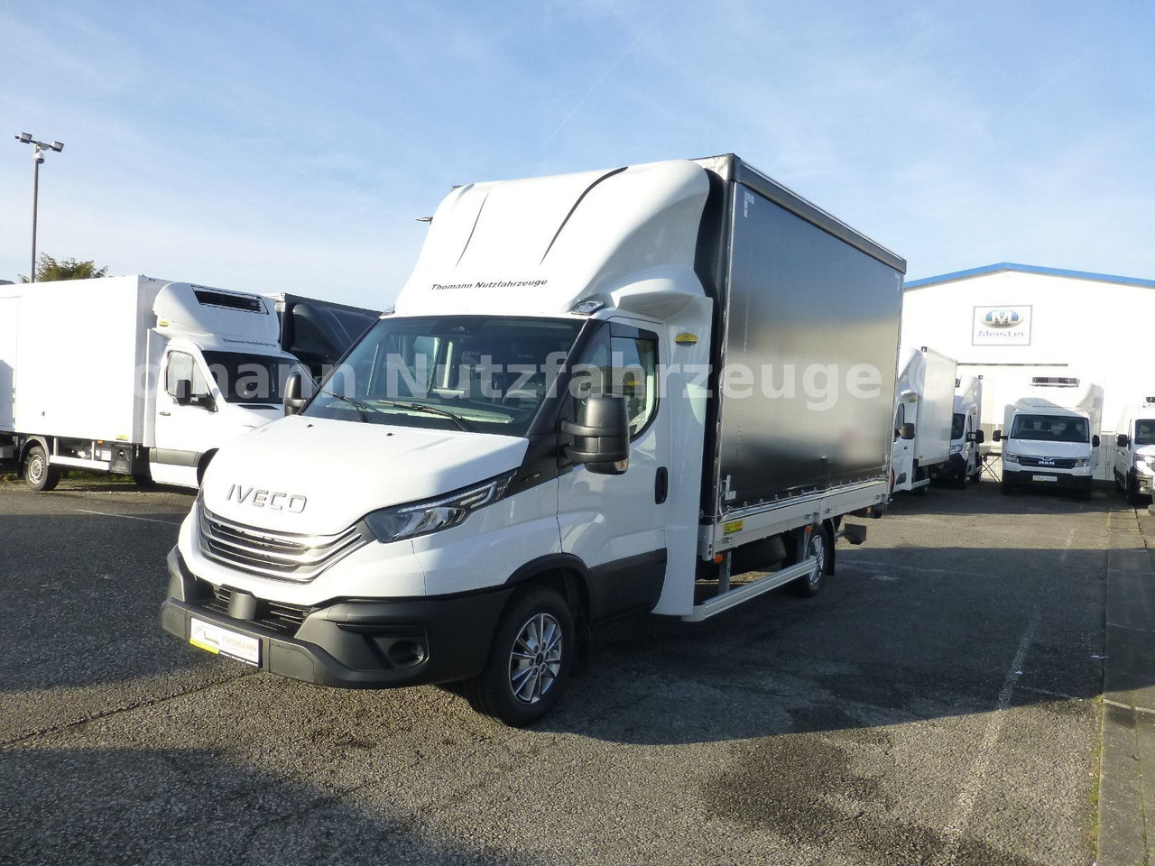 Iveco Daily 35S18 Pritsche Plane LBW Navi/ACC Tempomat - Curtain side van: picture 5 Iveco Daily 35S18 Pritsche Plane LBW Navi/ACC Tempomat - Curtain side van: picture 5