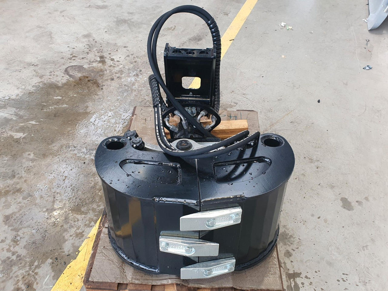 DMS GL6040P Pendelgreifer / MS03 / DEMO / 2022 - Clamshell bucket: picture 3 DMS GL6040P Pendelgreifer / MS03 / DEMO / 2022 - Clamshell bucket: picture 3