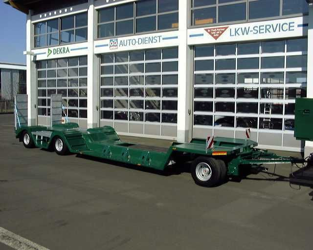 Ebert TL 30 ST Spezialtieflader Ebert TL 30 ST Spezialtieflader - Low loader trailer: picture 1 Ebert TL 30 ST Spezialtieflader Ebert TL 30 ST Spezialtieflader - Low loader trailer: picture 1