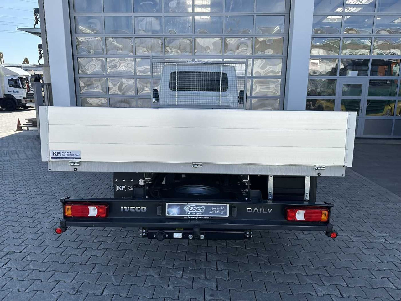 Iveco 60C16H 3.0L *R4.350mm*AHK*3-Sitze*Klima* - Open body delivery van: picture 3 Iveco 60C16H 3.0L *R4.350mm*AHK*3-Sitze*Klima* - Open body delivery van: picture 3