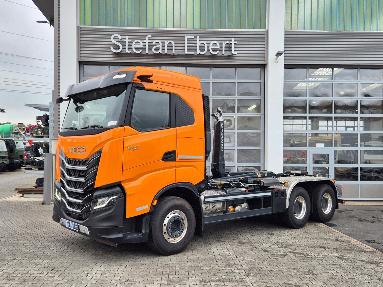 Iveco AS300X58Z/P HR ON+ 6x4 Meiller RS21.60 Funk AHK - Hook lift truck: picture 1 Iveco AS300X58Z/P HR ON+ 6x4 Meiller RS21.60 Funk AHK - Hook lift truck: picture 1