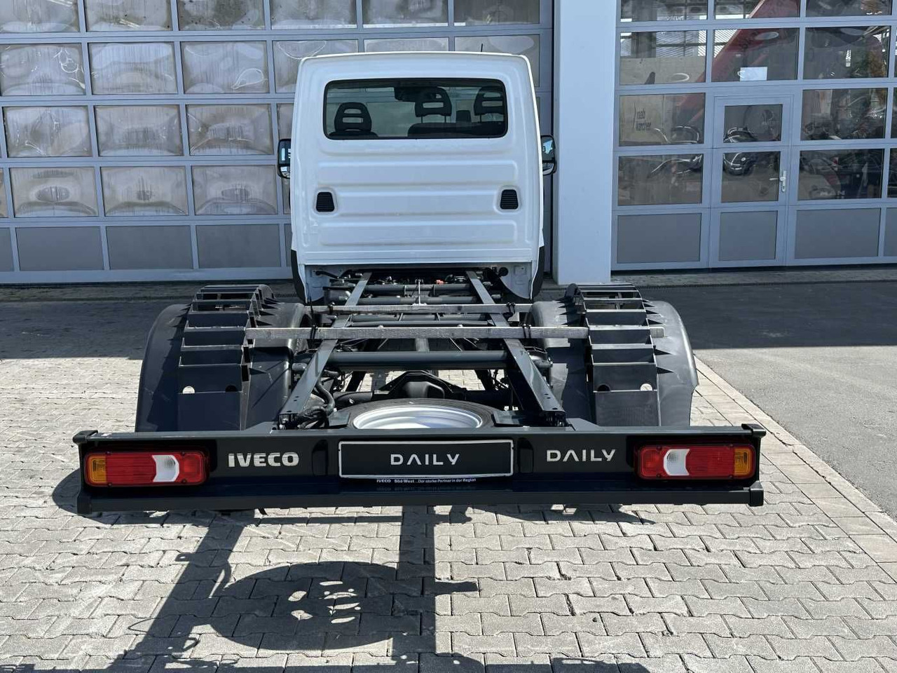 Iveco Daily 50C18 H 3.0L *R4.350mm*Klima* - Cab chassis truck: picture 4 Iveco Daily 50C18 H 3.0L *R4.350mm*Klima* - Cab chassis truck: picture 4