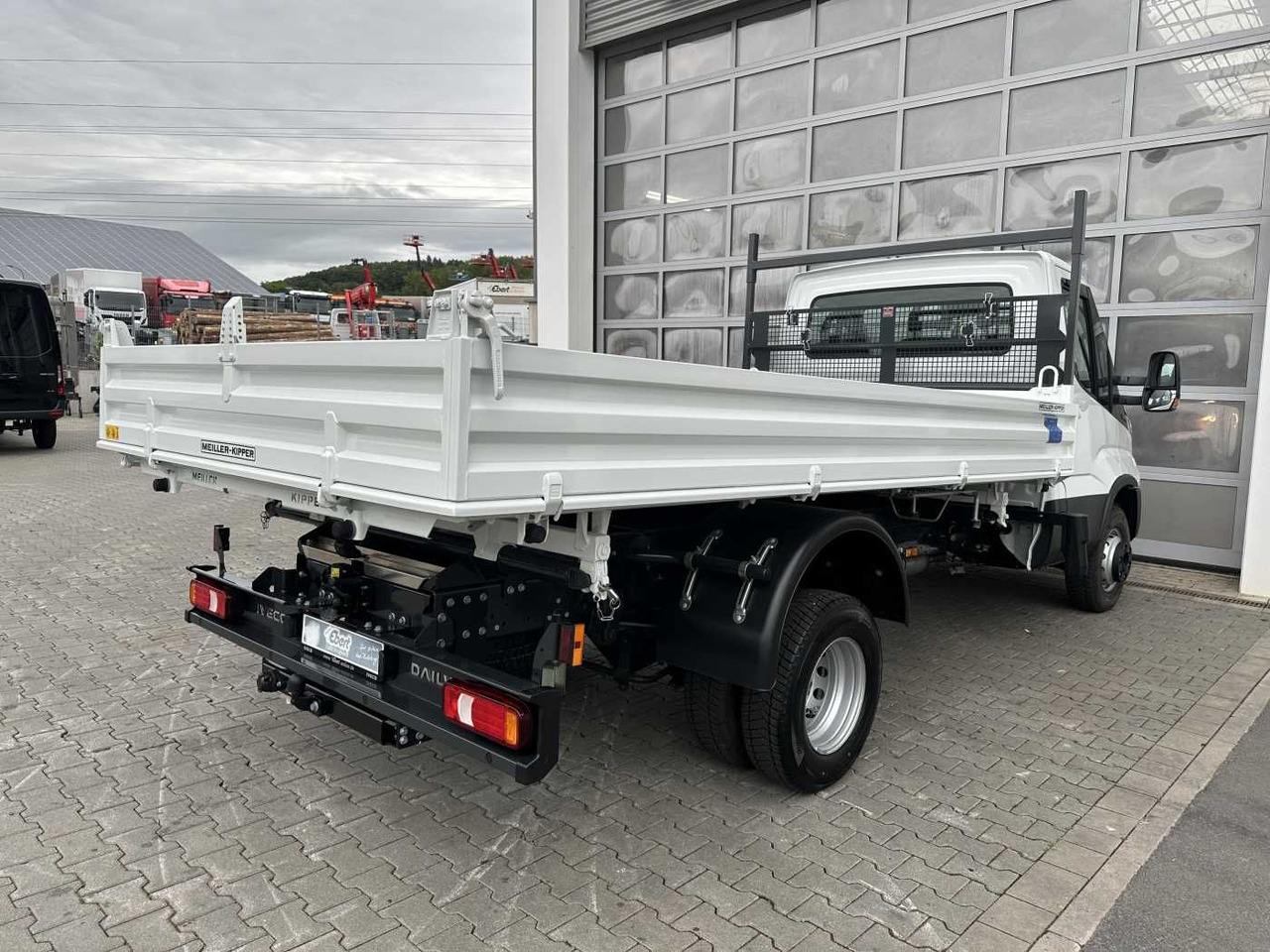 Iveco Daily 70C18H 3-S.-Kipper *R3.750mm*2xAHK* 4x - Tipper van: picture 4 Iveco Daily 70C18H 3-S.-Kipper *R3.750mm*2xAHK* 4x - Tipper van: picture 4