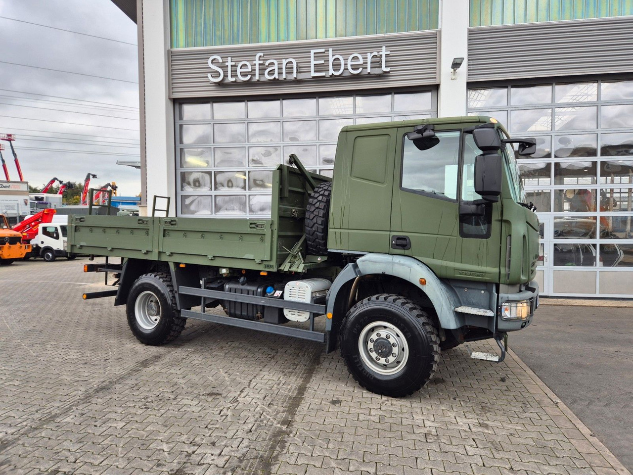 Iveco Eurocargo ML100E22WM-BW 4x4 Pritsche L-Haus Bett - Dropside/ Flatbed truck: picture 4 Iveco Eurocargo ML100E22WM-BW 4x4 Pritsche L-Haus Bett - Dropside/ Flatbed truck: picture 4