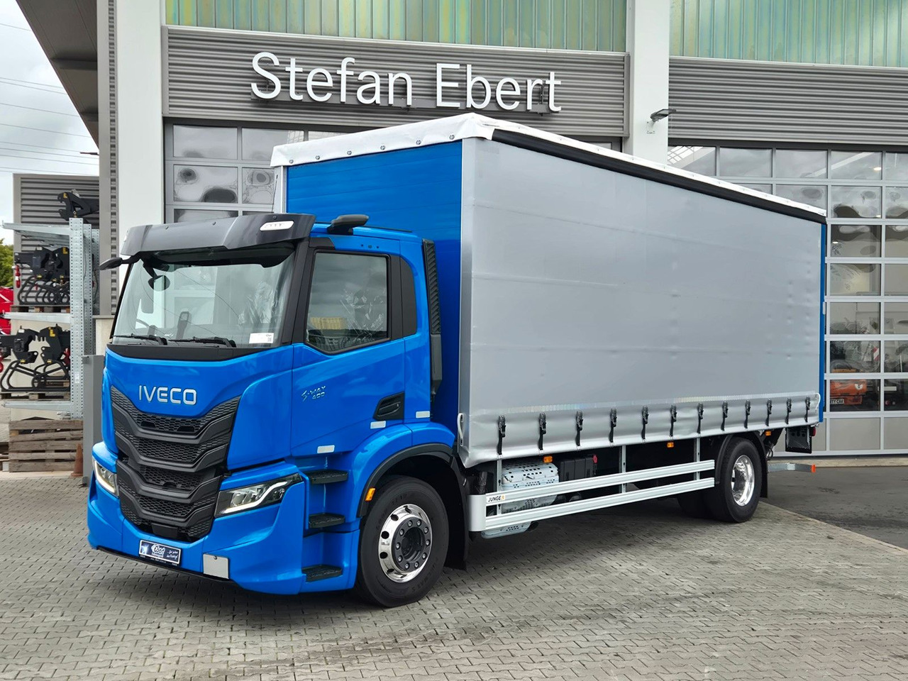 Iveco S-Way AD190S40/P Curtainsider *MirrorCam*LBW* - Curtainsider truck: picture 1 Iveco S-Way AD190S40/P Curtainsider *MirrorCam*LBW* - Curtainsider truck: picture 1