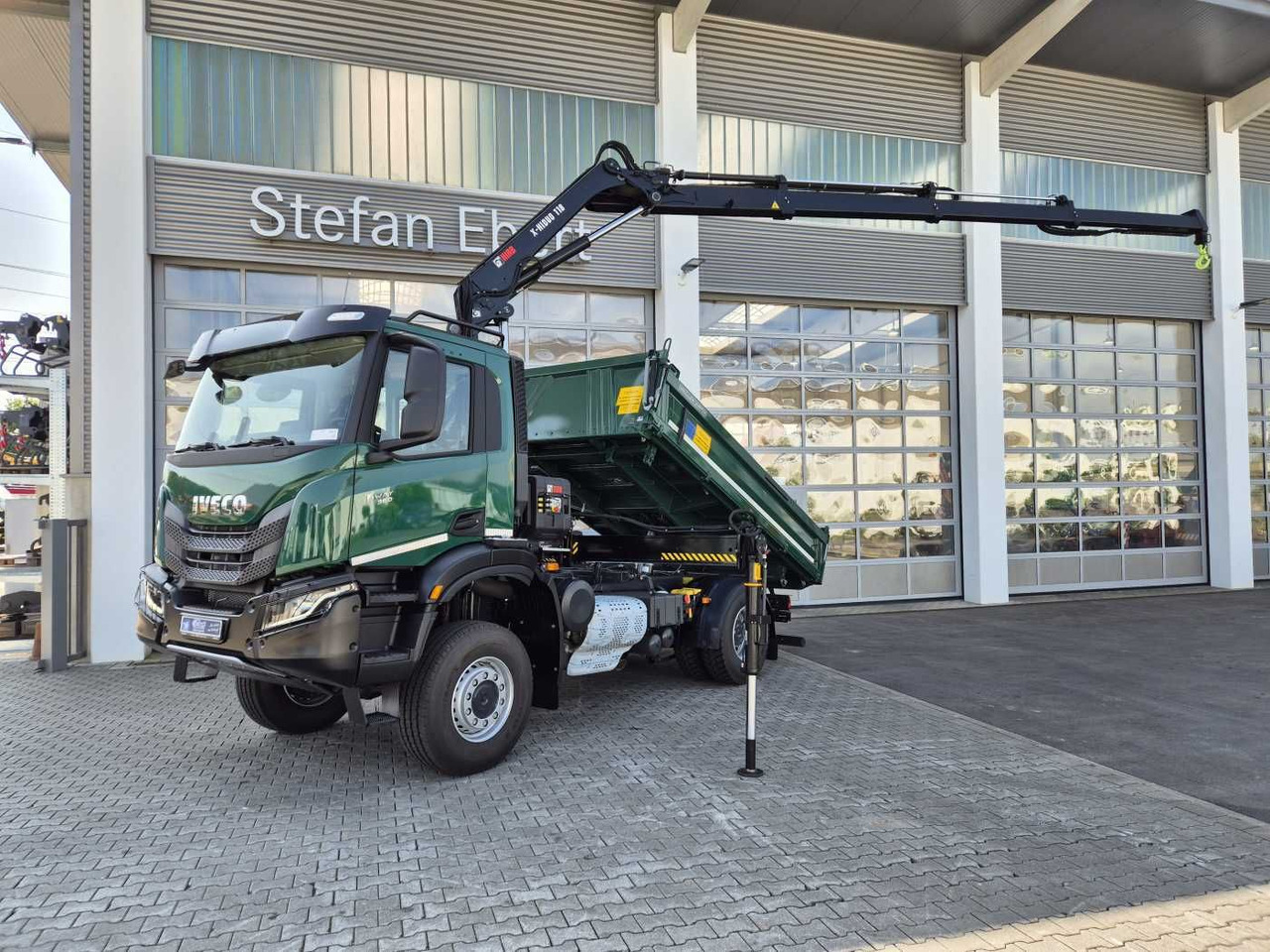 Iveco T-Way AD190T36W/P 4x4 HIAB X-HIDUO 118E-3 Funk - Tipper: picture 1 Iveco T-Way AD190T36W/P 4x4 HIAB X-HIDUO 118E-3 Funk - Tipper: picture 1