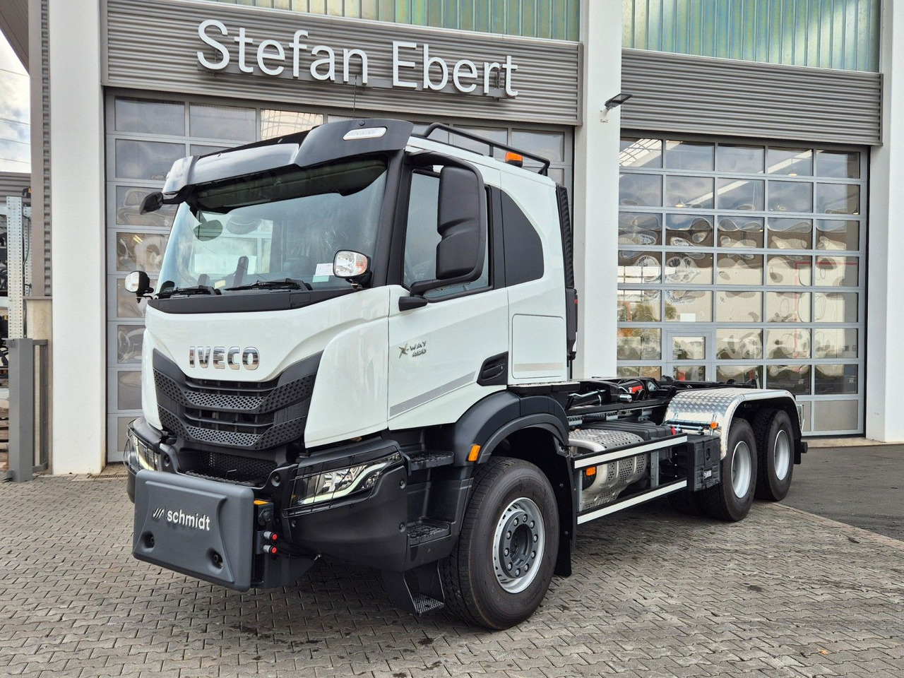 Iveco X-Way AT300X48Z/P HR OFF 6x4 Hiab Winterdienst - Hook lift truck: picture 2 Iveco X-Way AT300X48Z/P HR OFF 6x4 Hiab Winterdienst - Hook lift truck: picture 2