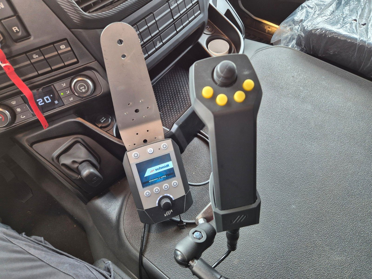 Hook lift truck Iveco X-Way AT300X48Z/P HR OFF 6x4 Hiab Winterdienst: picture 23