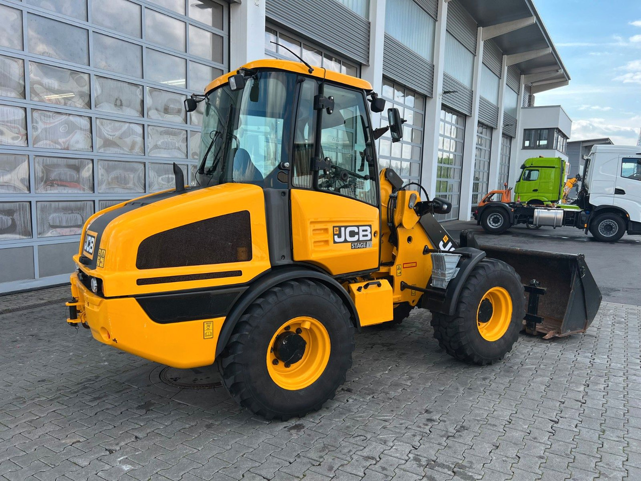 JCB 407 SV / nur 268h! / Klappschaufel & Gabel - Wheel loader: picture 3 JCB 407 SV / nur 268h! / Klappschaufel & Gabel - Wheel loader: picture 3
