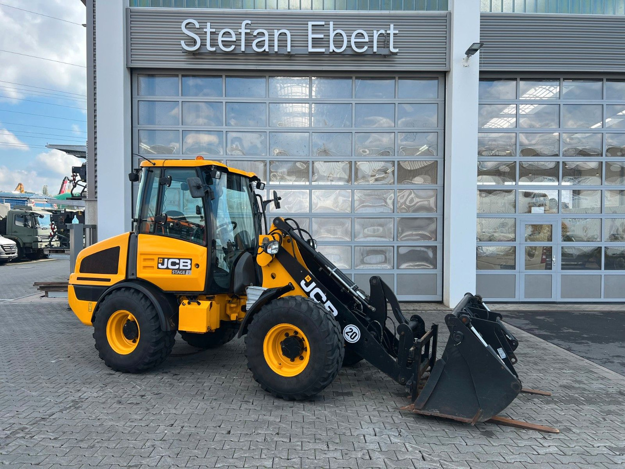 JCB 407 SV / nur 268h! / Klappschaufel & Gabel - Wheel loader: picture 1 JCB 407 SV / nur 268h! / Klappschaufel & Gabel - Wheel loader: picture 1